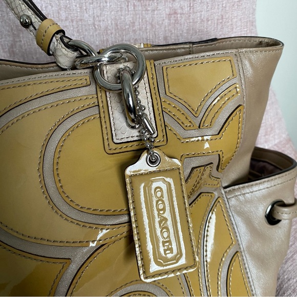 COACH PEYTON OPTIC PATRNT LEATHER BAG - Picture 4 of 16